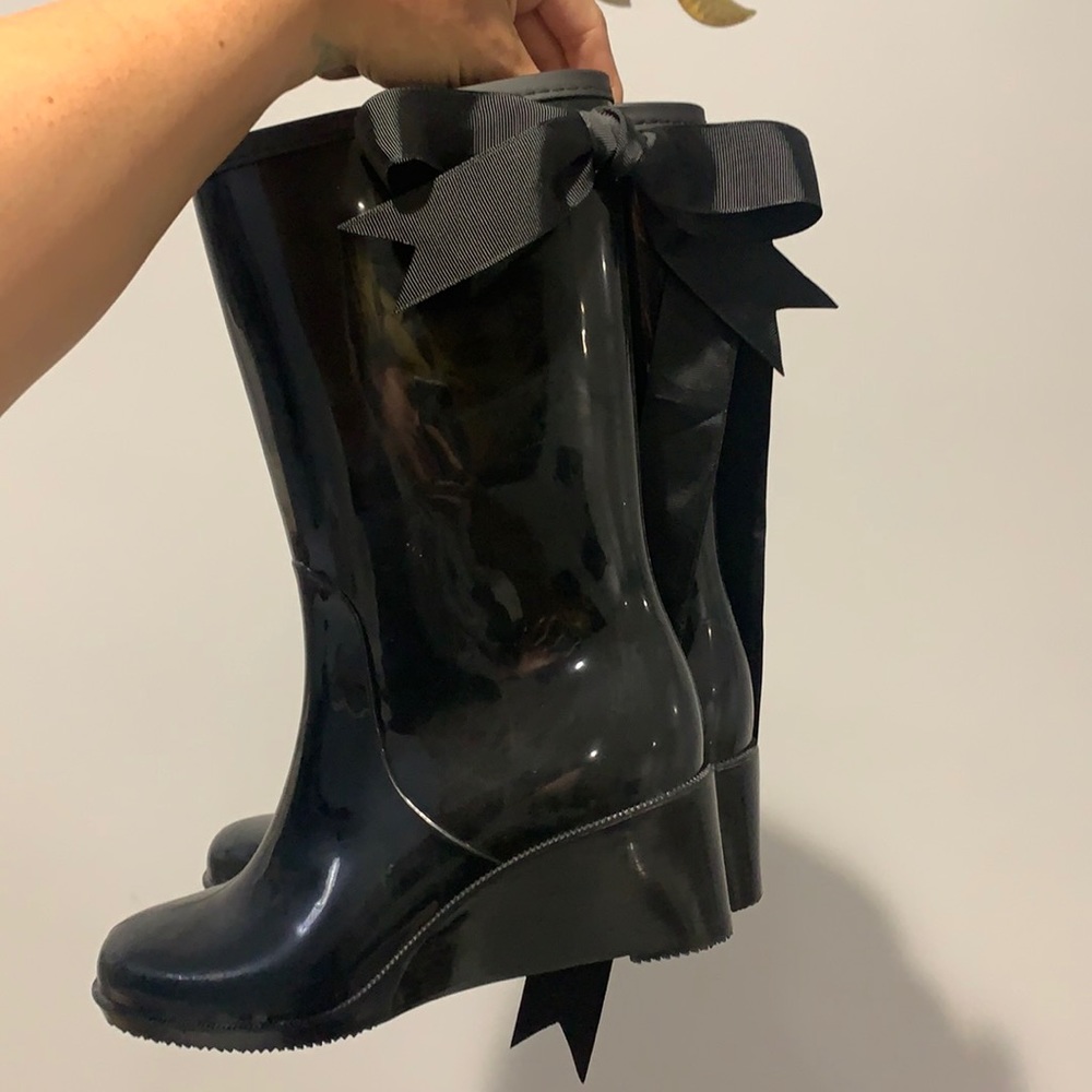 wedged rain boots